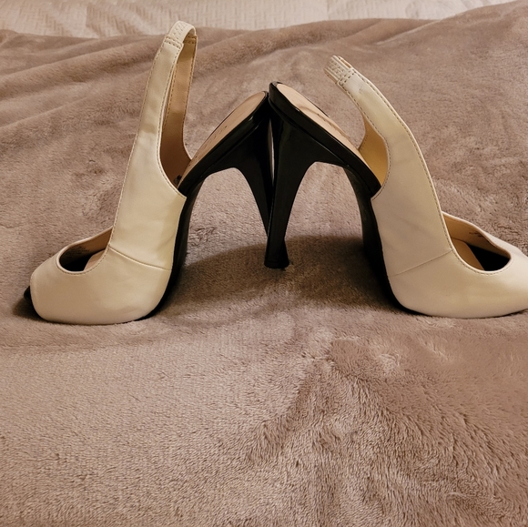 GUESS BLACK/WHITE SLINGBACK PUMPS 9 NWT - Picture 8 of 11
